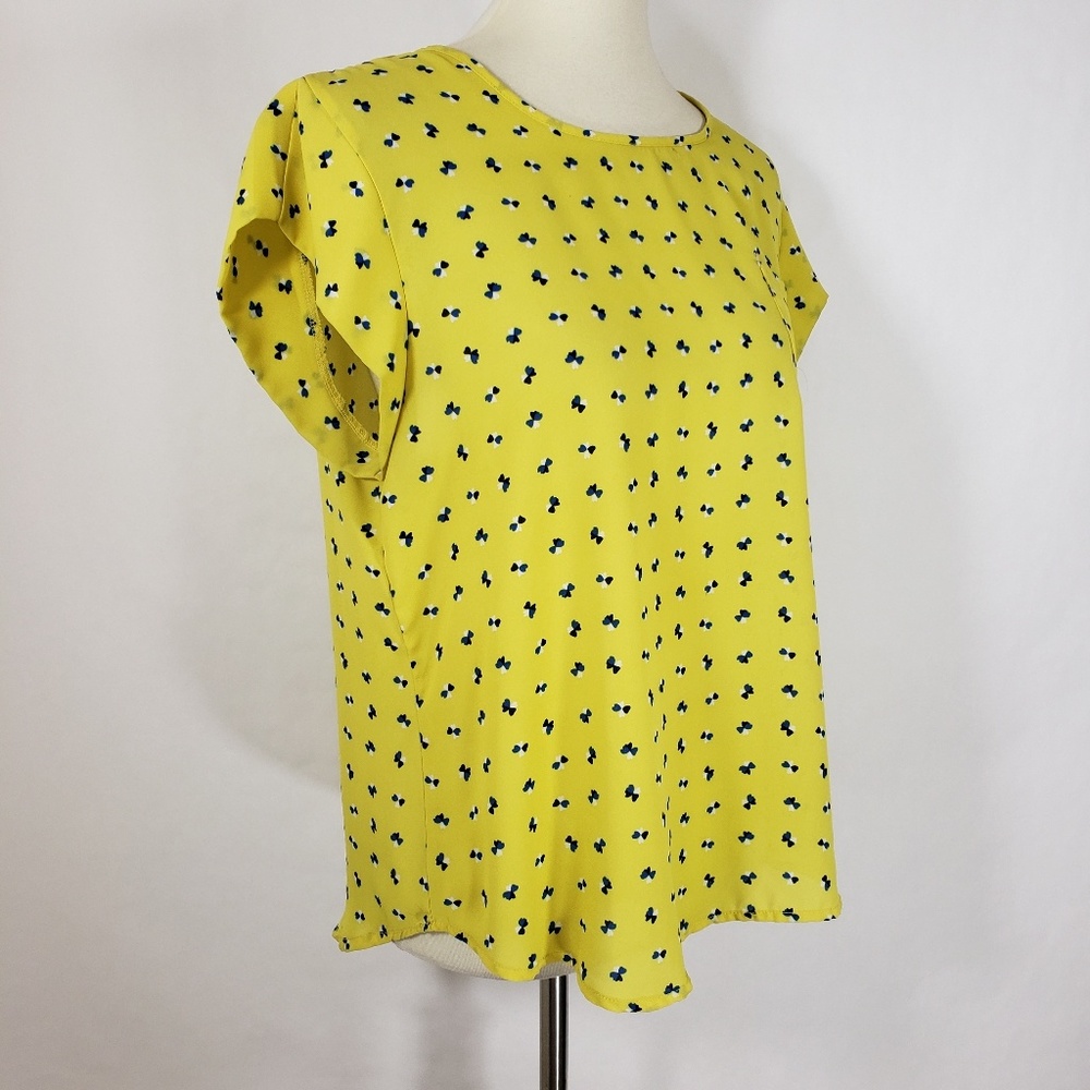 SOLD Lily White Yellow Short Sleeve Pocket Top - Picture 3 of 8